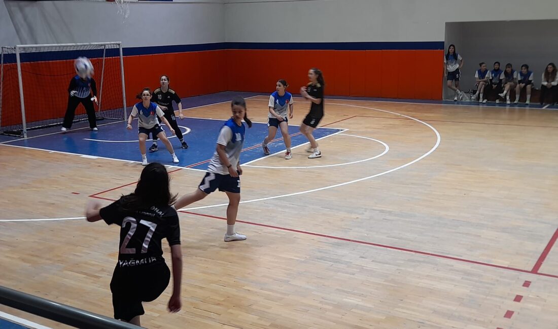Mustafakemalpaşa'da düzenlenen Liseler Arası Futsal Turnuvası, Genç Kızlar ve Genç