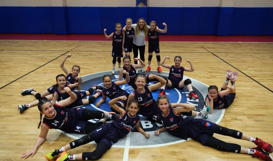 Mustafakemalpaşa Gençlik Merkezi Spor Salonu’nda oynanan final maçıyla U11 Kız