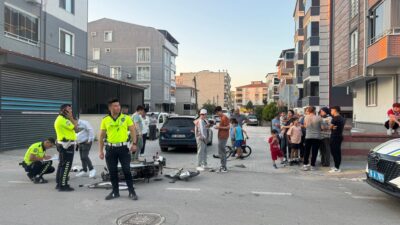 Tatkavaklı Şehit Ali Uzel Sokak’ta, iki motosikletli genç sola dönen