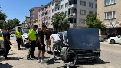 Bugün saat 14.00 sıralarında Mustafakemalpaşa’da, Ozan Optik önünde meydana gelen