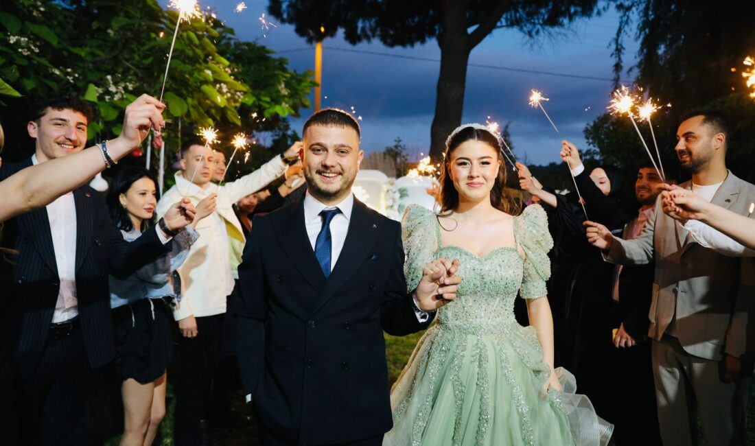 Çiftlerin en özel anlarını ölümsüzleştirdiği dış çekim fotoğrafları, düğün günlerinin