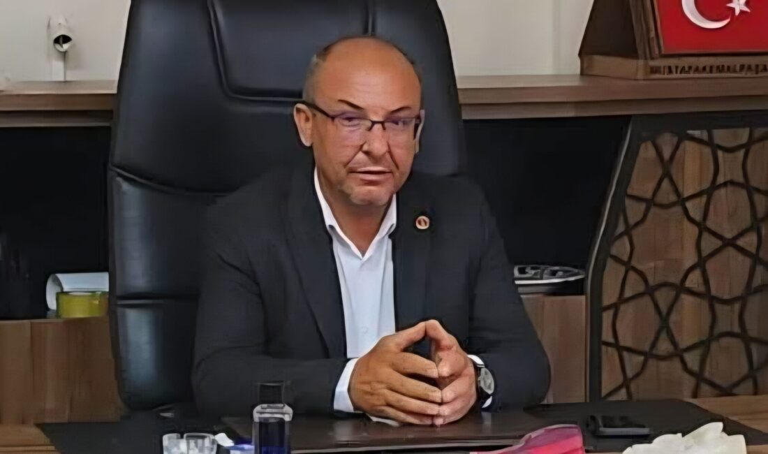 Mustafakemalpaşa Muhtarlar Derneği Şube Başkanı Tuncay Akar, 10 Kasım Atatürk'ü