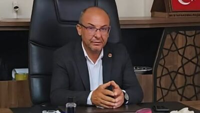 Mustafakemalpaşa Muhtarlar Derneği Şube Başkanı Tuncay Akar, 10 Kasım Atatürk'ü