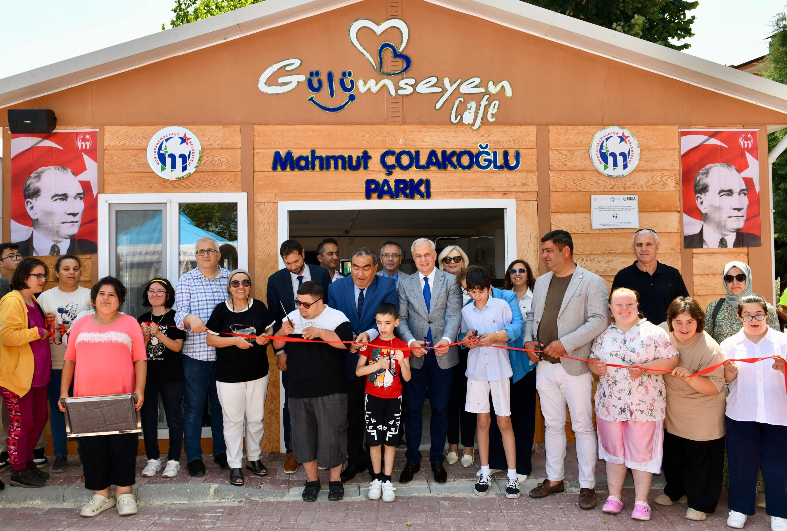 Mahmut Çolakoğlu Parkı’nda “Gülümseyen Kafe” Hizmete Girdi (1)