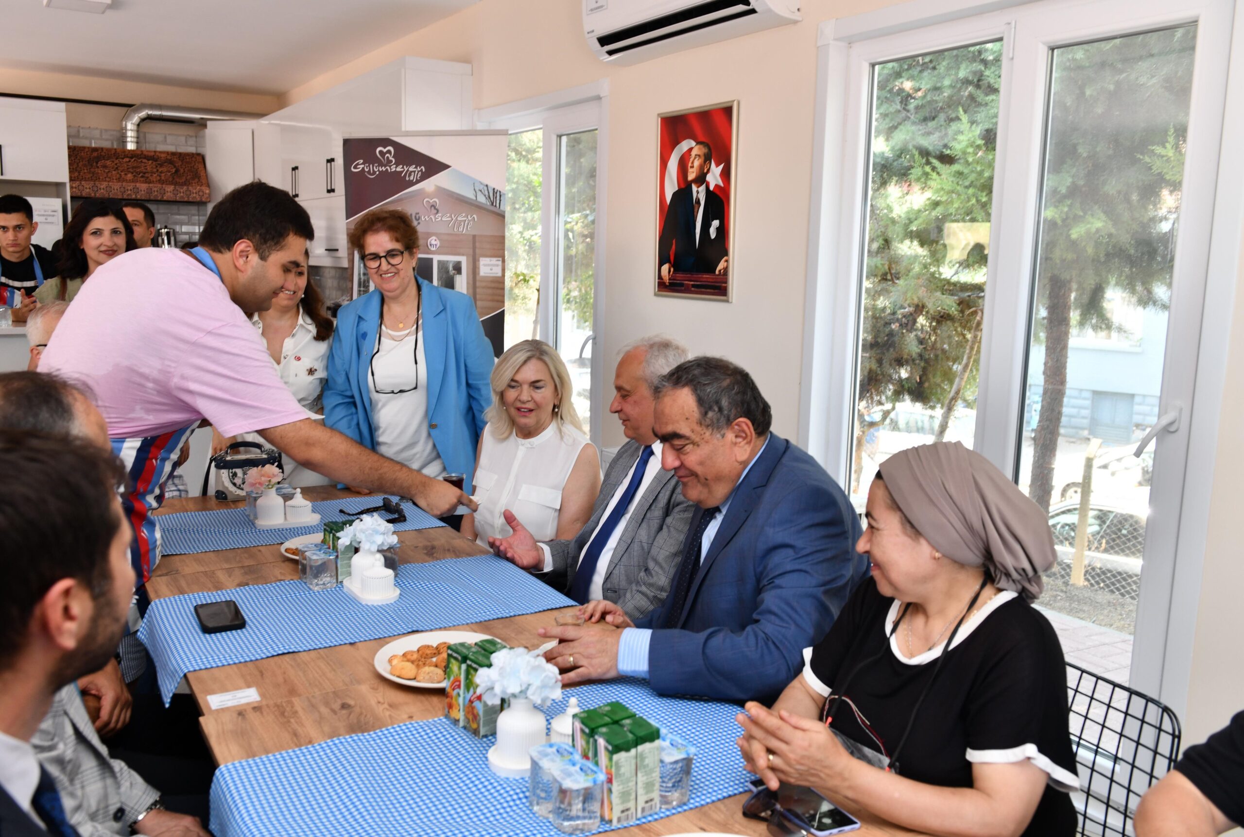 Mahmut Çolakoğlu Parkı’nda “Gülümseyen Kafe” Hizmete Girdi (2)