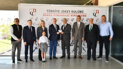 Türkiye Jokey Kulübü (TJK) tarafından Bursa Osmangazi Hipodromu’nda düzenlenen yarış