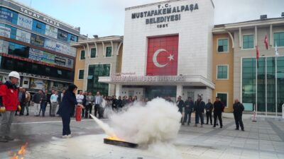 Mustafakemalpaşa Belediyesi, olası yangın durumlarına karşı personelinin hazırlıklı olmasını sağlamak