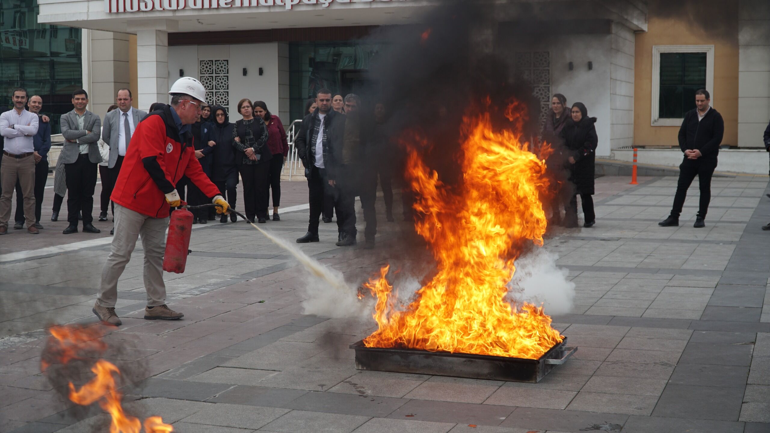 Mustafakemalpaşa Beledi̇yesi̇’nden Yangin Tatbi̇kati (7)