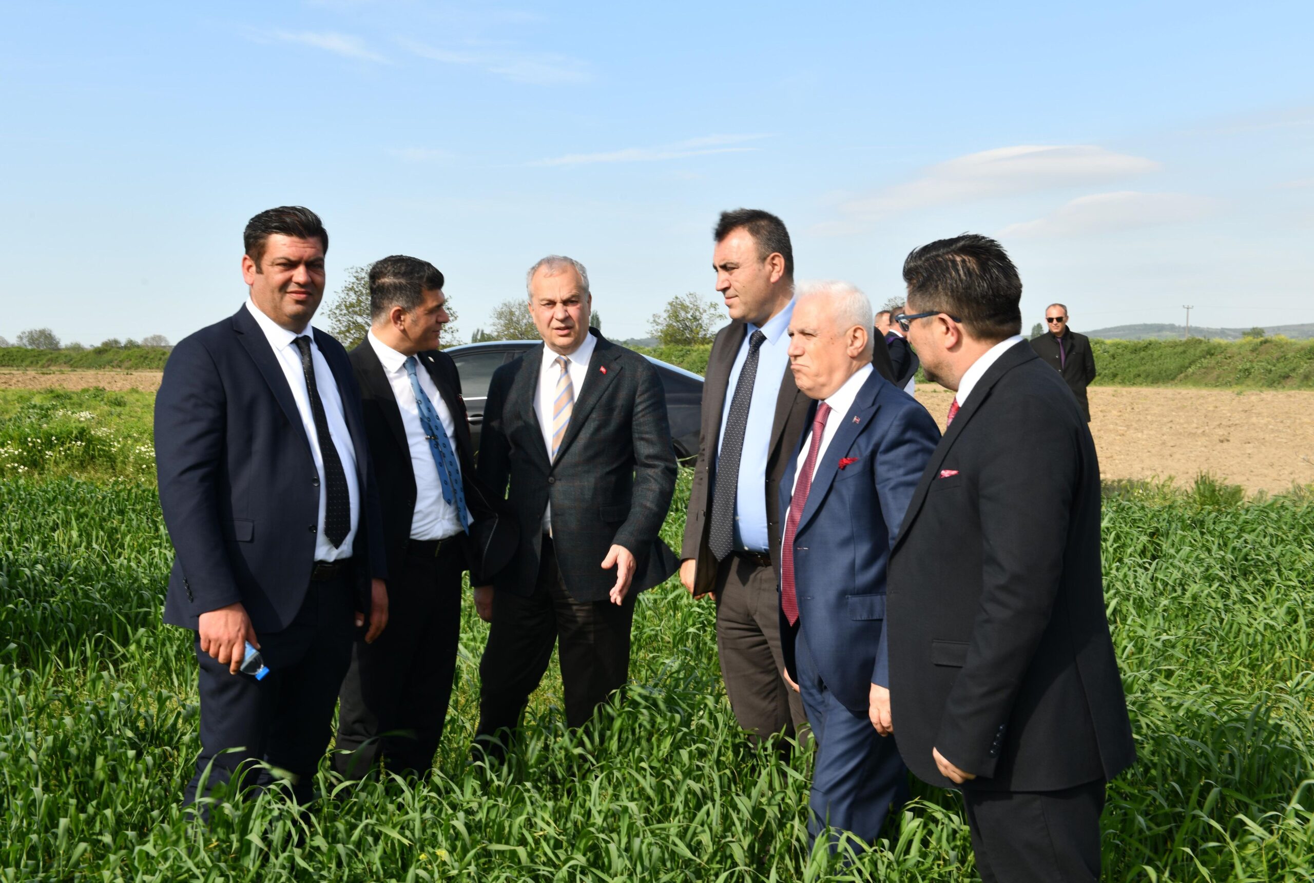 Mustafakemalpaşa’da 200 Dönüm Ayçi̇çeği̇ Eki̇mi̇ne Başlanacak (2)