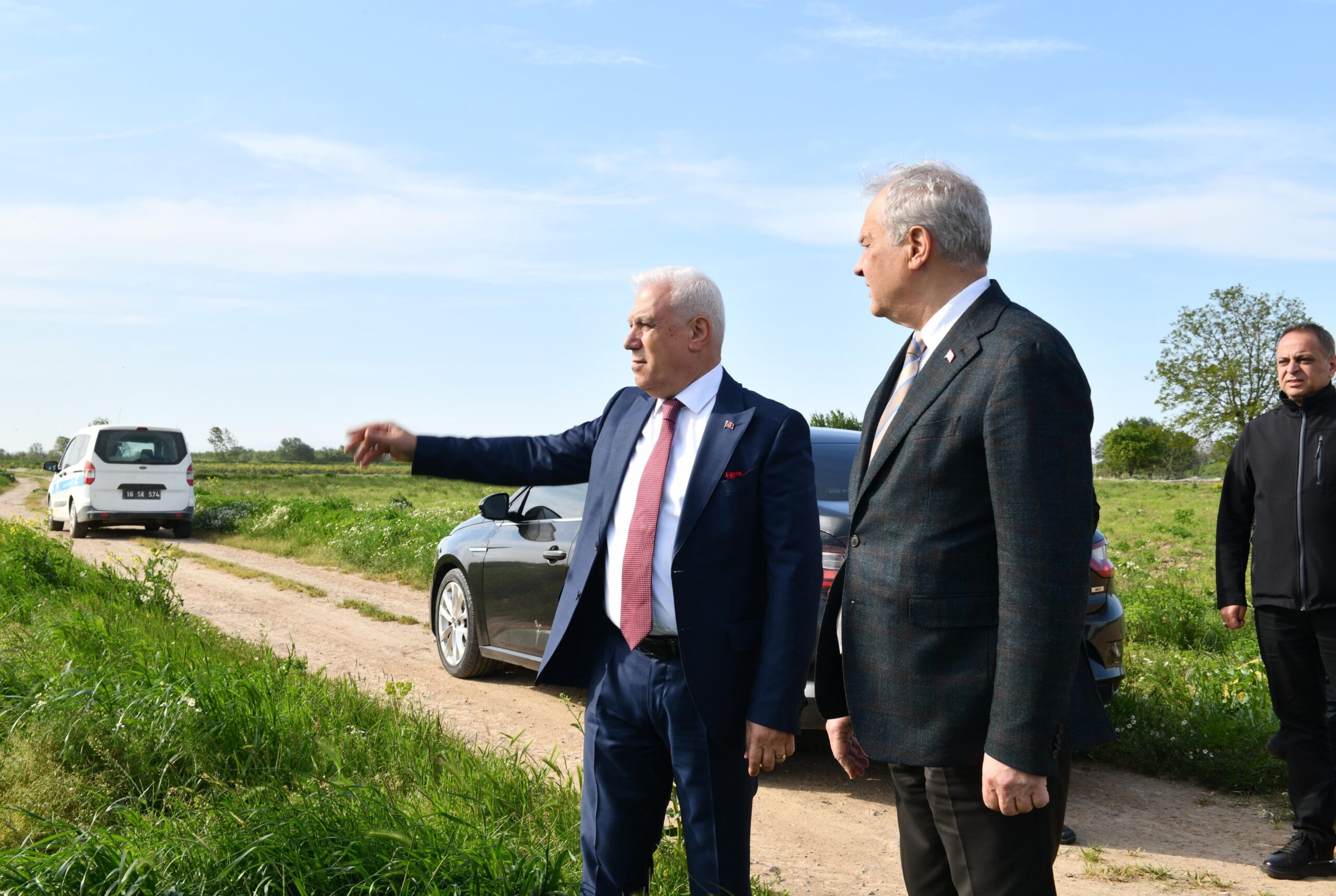 Mustafakemalpaşa’da 200 Dönüm Ayçi̇çeği̇ Eki̇mi̇ne Başlanacak (3)