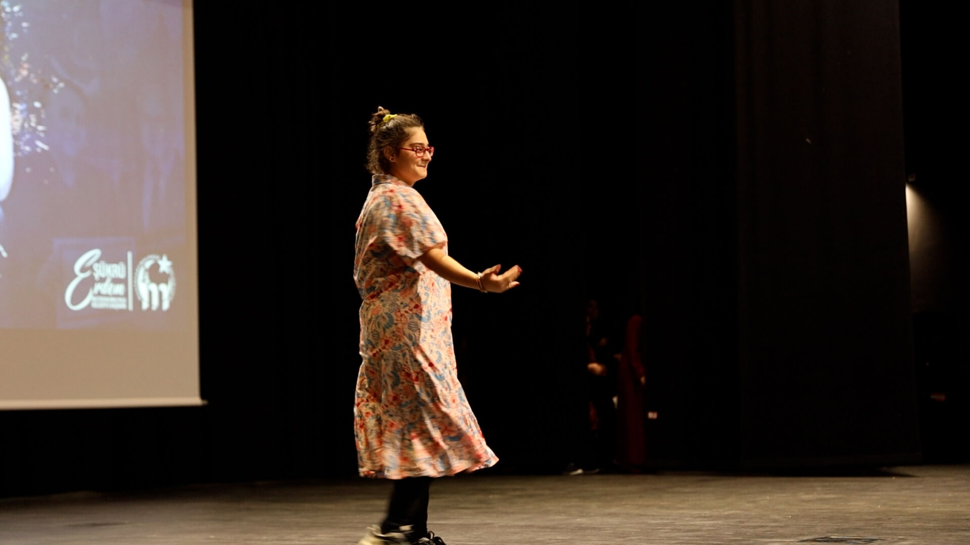 Outro.00 02 19 14. Still005