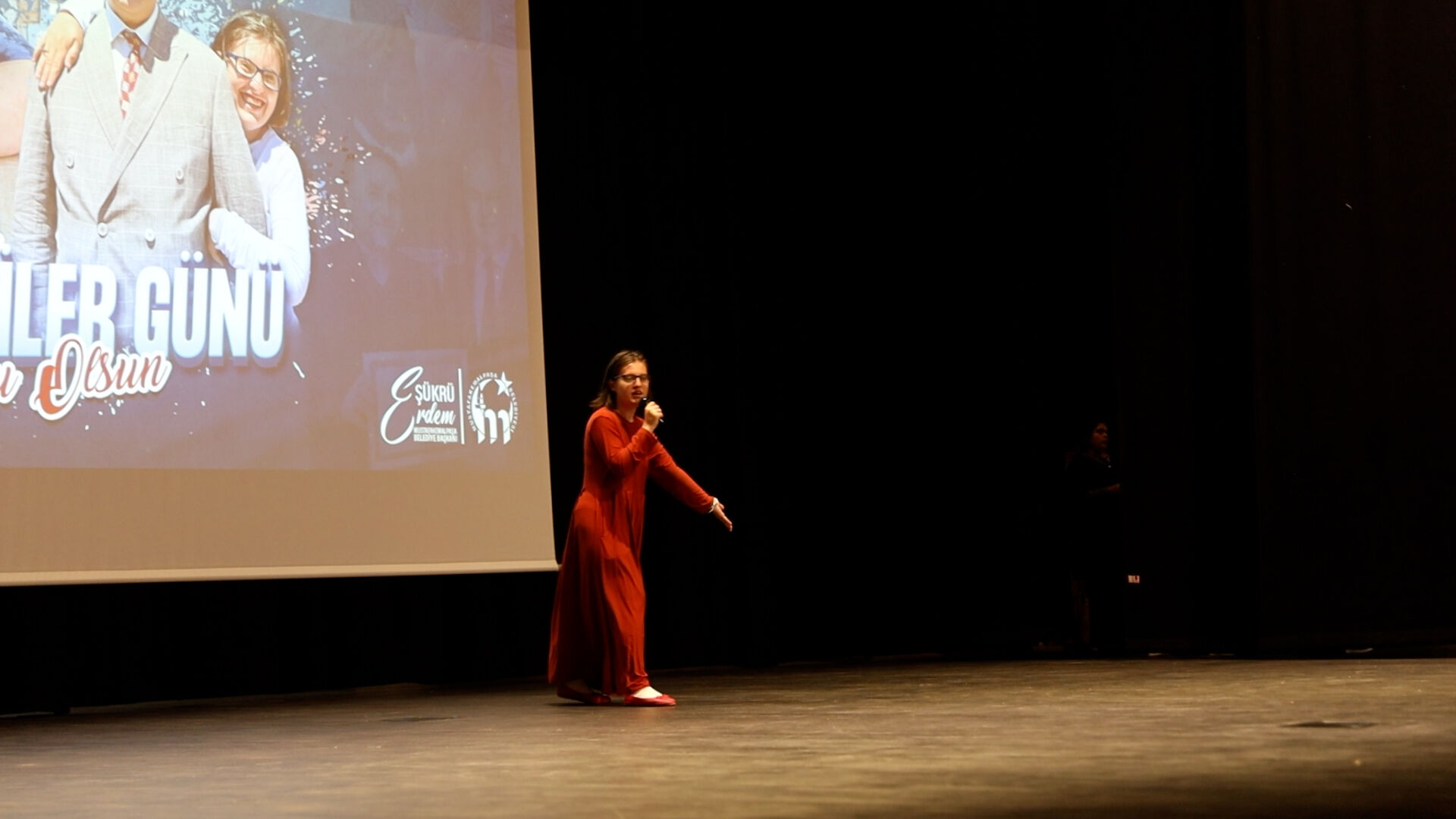 Outro.00 02 45 18. Still007