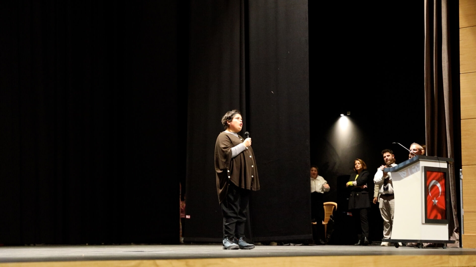 Outro.00 03 04 11. Still009