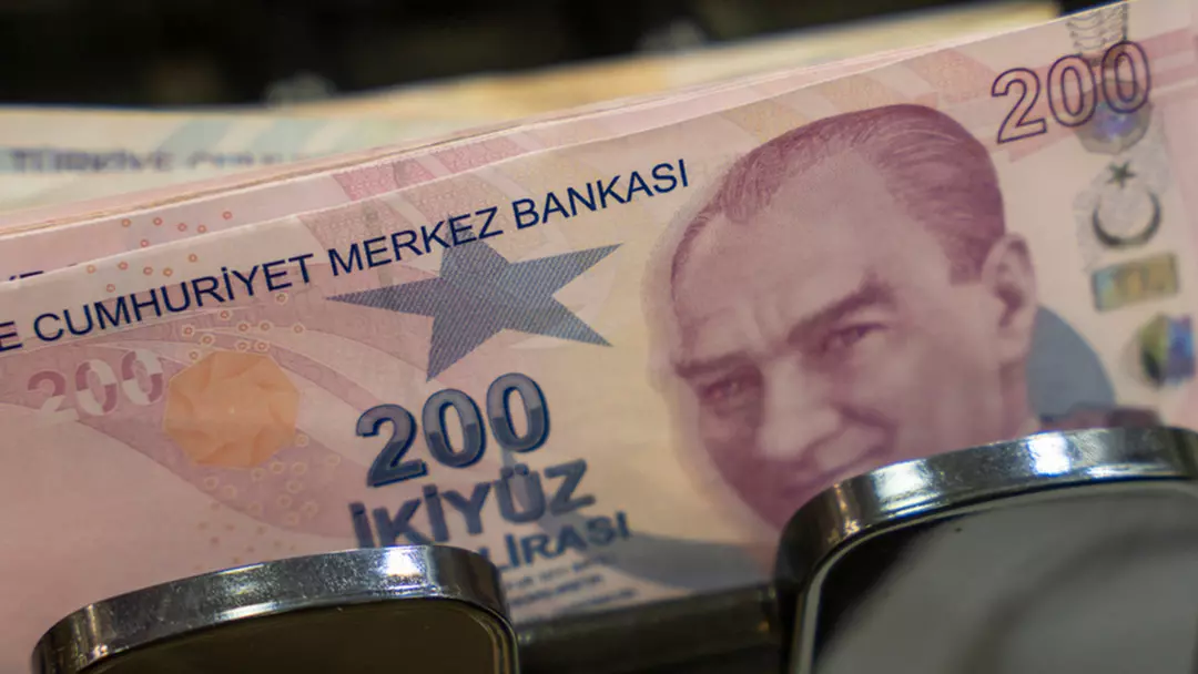 Milyonlarca memur ve emekliyi ilgilendiren maaş zammı netleşti.