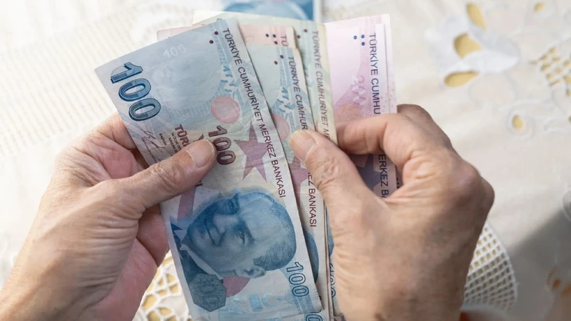 Bakan Vedat Işıkhan'ın sahte emeklilikle ilgili açıklamaları kafaları karıştırırken 1