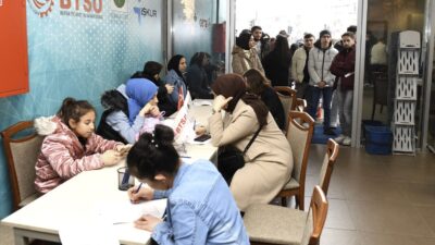 Osmangazi Belediyesi’nin iş arayan vatandaşlar ile işverenleri bir araya getirdiği