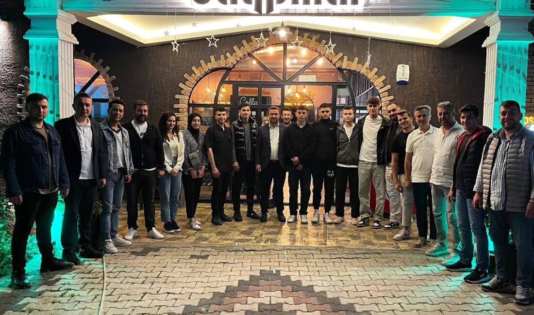 AK Parti Gençlik Kolları tarafından düzenlenen özel yemek programında, ilçenin