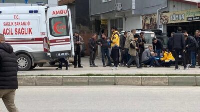 Yalıntaş Devecikonağı Caddesi'nde bir araç yayaya çarptı.