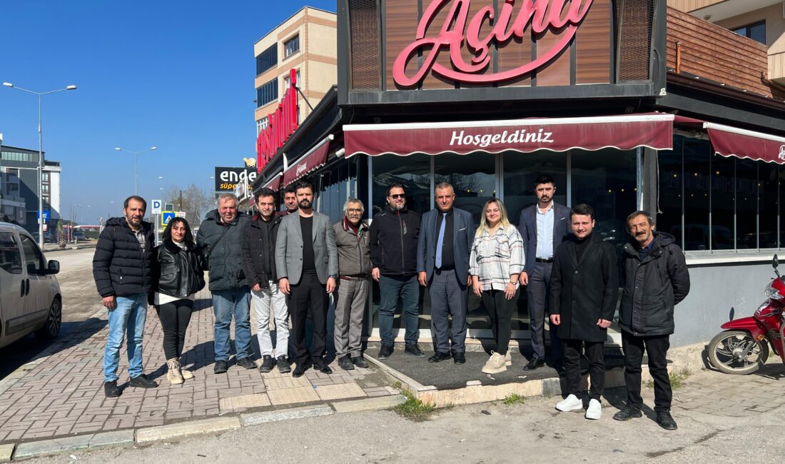 Anahtar Parti İlçe Başkanı Mehmet Akar, basın mensuplarıyla kahvaltıda bir