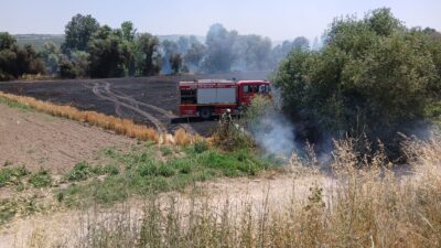 Mustafakemalpaşa’nın Ayaz Mahallesi Koyubaşı Mevkii’nde saat 13.00 sıralarında çıkan yangın,