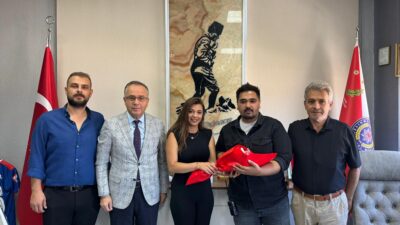 Komiser Eren Güner’e, Batim Kimya yanındaki yangında Türk bayrağını kurtardığı