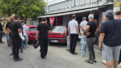 Bursa Caddesi’nde akşam saatlerinde meydana gelen trafik kazası, çevrede kısa