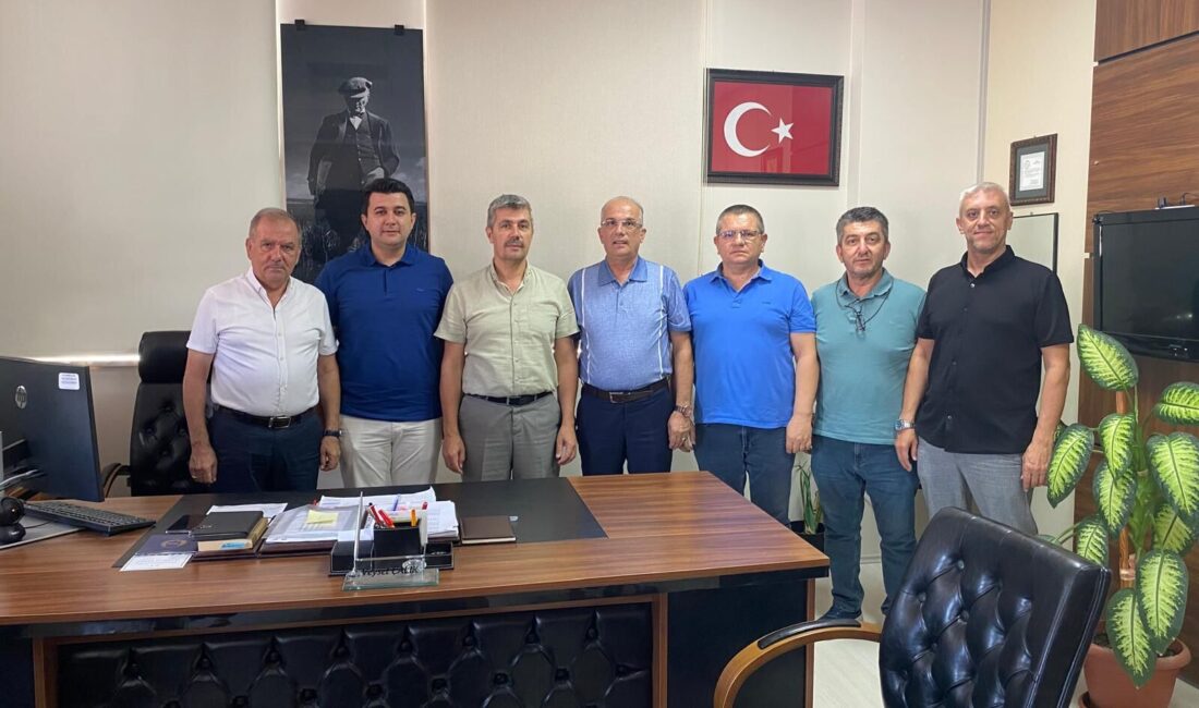 Mustafakemalpaşa Ticaret Borsası, yeni eğitim-öğretim yılı öncesinde ihtiyaç sahibi öğrencilere