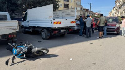 Sırmalar istikametinde ilerleyen motosiklet ile Hallaçoğlu yönüne giden ticari araç