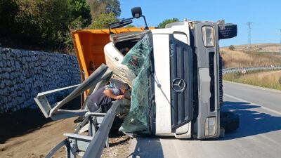 Bursa’nın Mustafakemalpaşa ilçesinde terminal çıkışında Balıkesir istikametine dönen kavşakta hafriyat