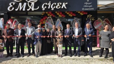 Mustafakemalpaşa’da Ayşegül Aslanoğlu’nun işletmeciliğini üstlendiği Ema Çiçek, düzenlenen törenle hizmete