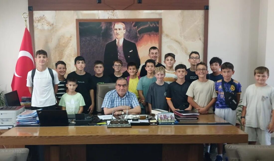 Mustafakemalpaşa’da bisiklet ve kaykay sporu ile ilgilenen gençler, ilçeye bir