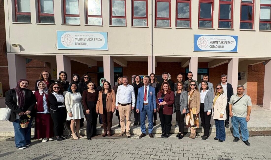 Mehmet Akif Ersoy İlkokulu ve Ortaokulu’nda 24 Kasım Öğretmenler Günü,