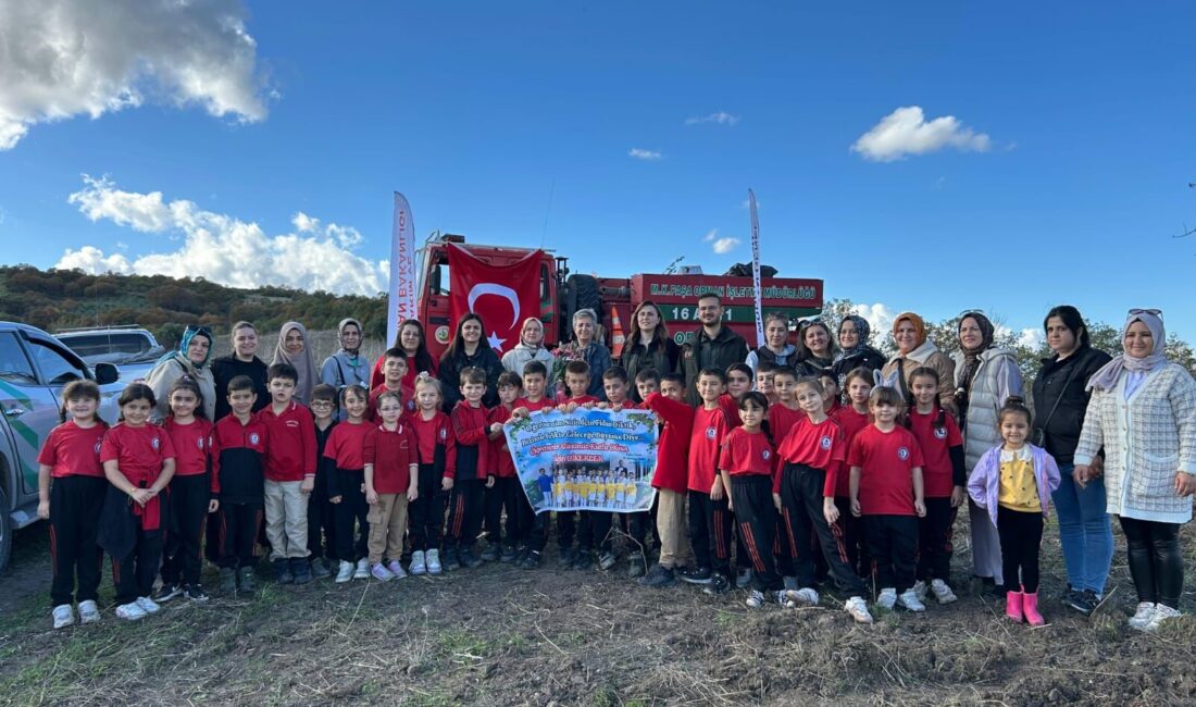 Mustafakemalpaşa Yunusemre İlkokulu 2-B Sınıfı, Öğretmenler Günü kapsamında örnek bir