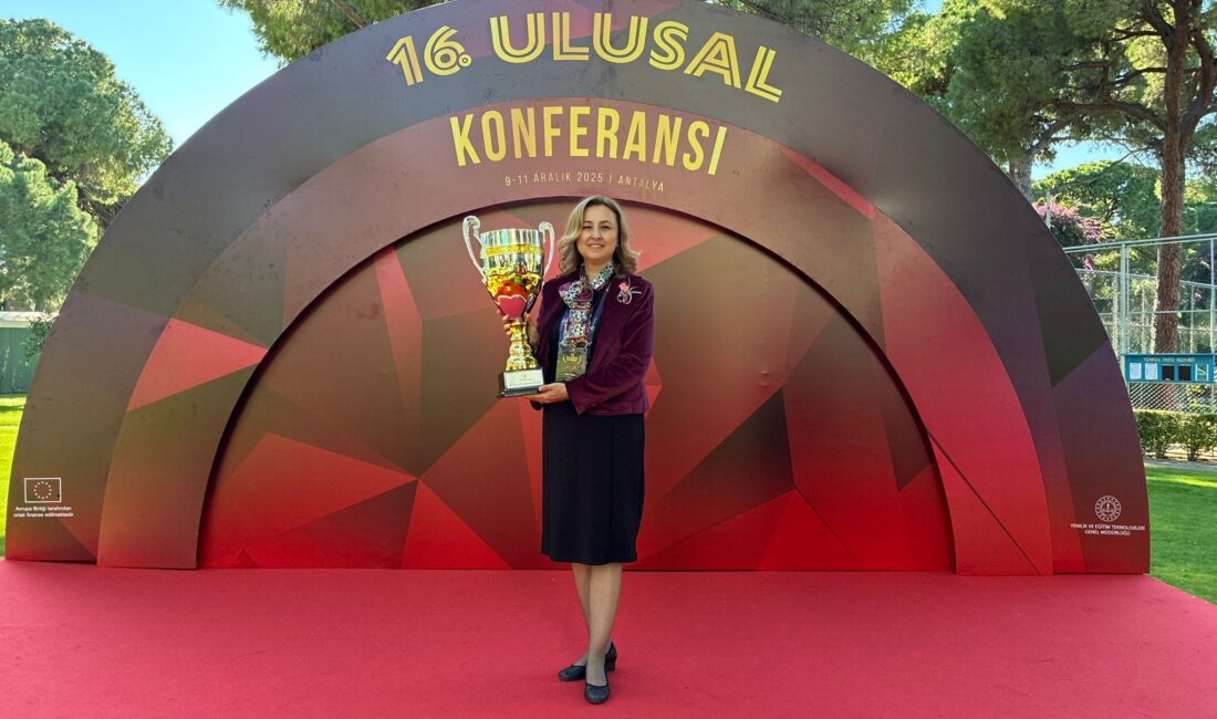 Mustafakemalpaşa’dan Öğretmen Ezel Tuna, ödüllü STEM ve yapay zekâ projesiyle