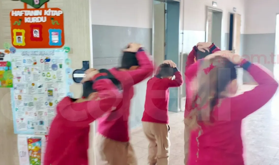 Mustafakemalpaşa Yalıntaş İlkokulu/Ortaokulu’nda öğrenci, öğretmen ve okul personelinin katılımıyla deprem